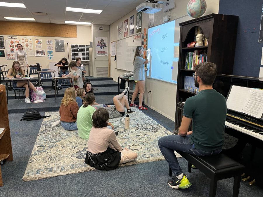 Photo by Minhdy Tran.
Members of the Chorus team practice after school.